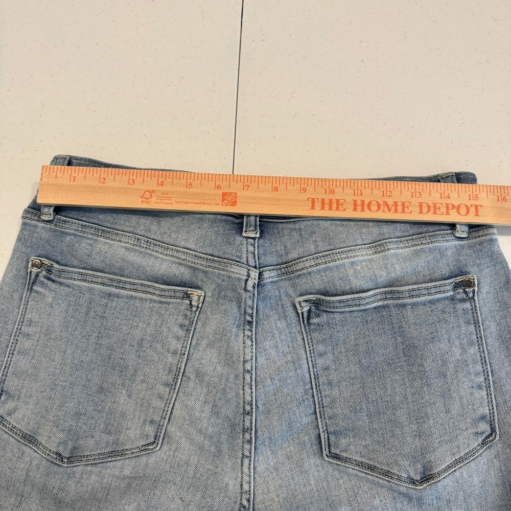 Judy Blue Light Wash Wide Leg Button Fly High Rise Jean Size 11/30 Pleated Front - Picture 3 of 11